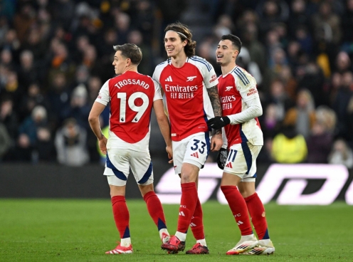 Vừa 'buông vô địch', Arsenal lại phải bán gấp trụ cột