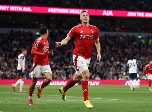 Hạ Tottenham, Nottingham trở lại top 3 Ngoại hạng Anh