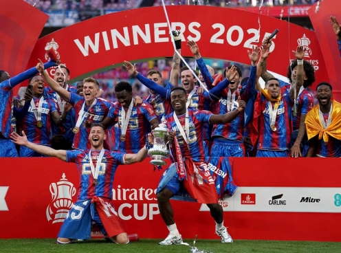 Thua đau Crystal Palace, Man City lỡ hẹn FA Cup