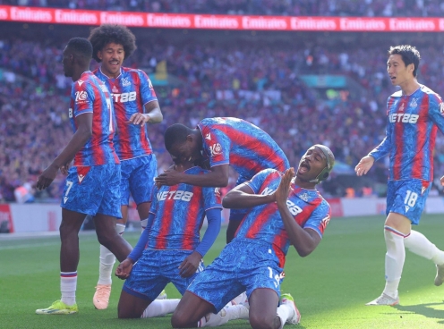 Thua đau Crystal Palace, Man City lỡ hẹn FA Cup