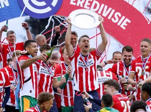 Ajax sa sút bất ngờ, PSV vô địch Eredivisie đầy kịch tính