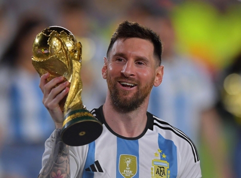 Lionel Messi nhận danh hiệu vĩ đại