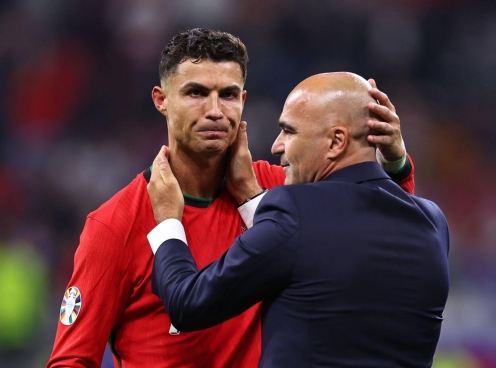 HLV Bồ Đào Nha nói thẳng khả năng ra sân của Ronaldo