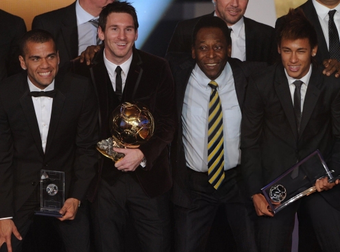 Messi tiến sát thành tích vĩ đại của Pele