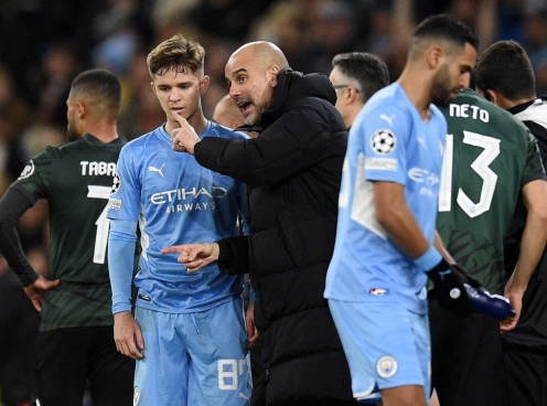 Được liên hệ với MU, Pep Guardiola 'trừng phạt' sao Man City