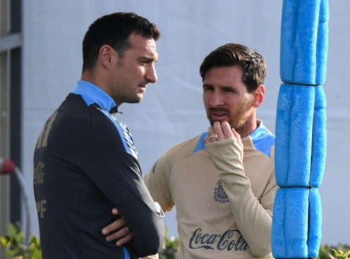 HLV tuyển Argentina đặt 'nghi vấn' về Messi