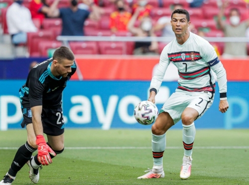 Unai Simon mong mỏi 1 điều từ Ronaldo ở chung kết Nations League