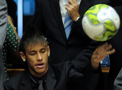 Người đàn ông lãnh 17 năm tù vì ăn cắp 'bảo vật' của Neymar