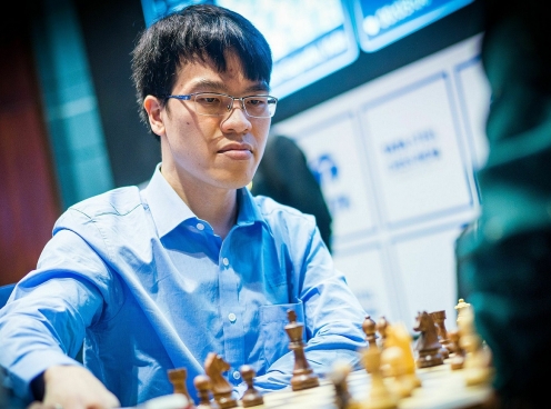 “Vua cờ” Carlsen đập bàn tiếc nuối khi để Lê Quang Liêm cầm hòa