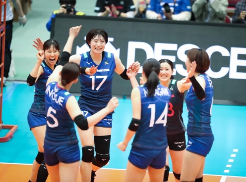 V.League Nhật Bản: Hisamitsu Springs chạm một tay vào chức vô địch