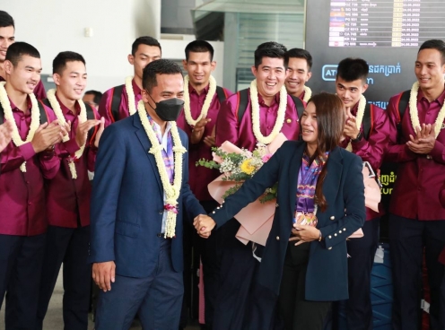 Tuyển bóng chuyền nam Campuchia được thưởng sau HCĐ SEA Games lịch sử