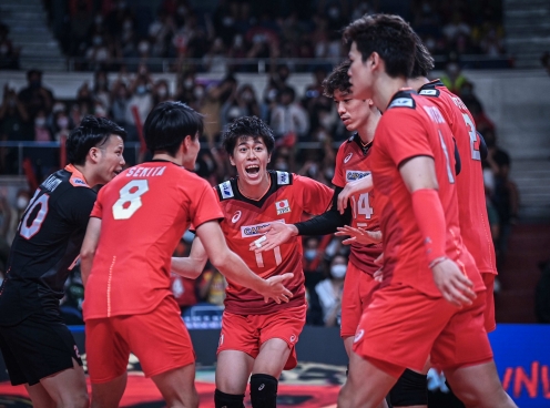 Thắng lợi giòn giã, tuyển nam Nhật Bản vượt mặt Mỹ đứng đầu VNL 2022