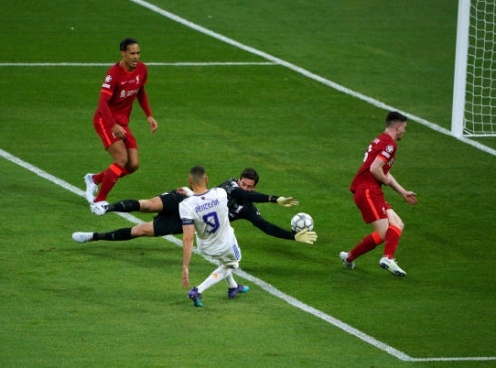 Tại sao bàn thắng của Benzema không được công nhận?