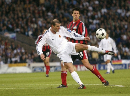 Siêu phẩm lưu danh sử sách của Zidane được 'mục tiêu MU' tái hiện tại Đức