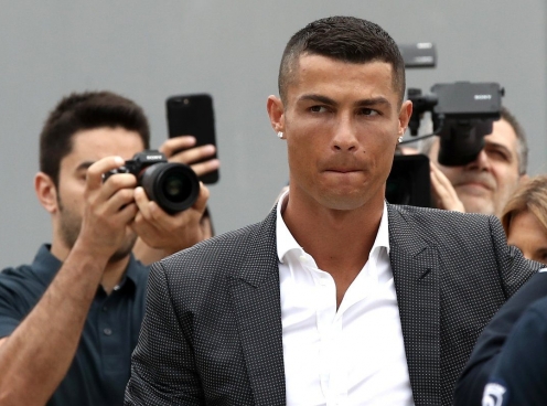 Không phải MU, Ronaldo đàm phán lương với ông lớn Ngoại hạng Anh