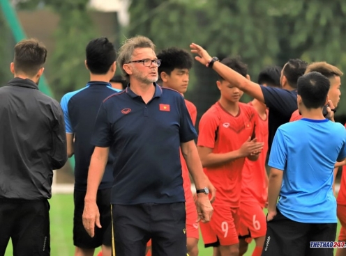 HLV Troussier muốn gắn bó với Việt Nam vì mục tiêu World Cup
