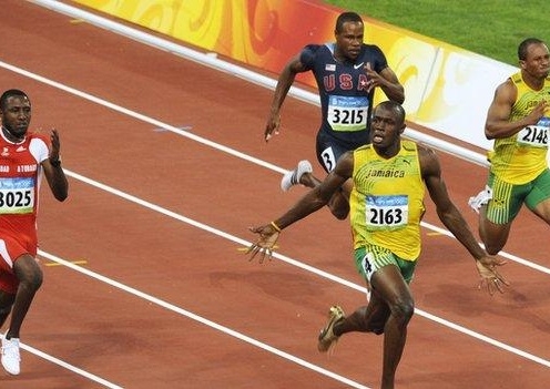 Usain Bolt 'vừa chạy vừa chơi' cũng phá kỷ lục thế giới và Olympic 2008
