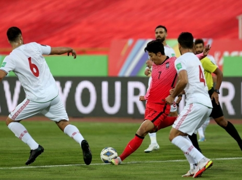 Báo Hàn Quốc gọi tuyển nhà là 'đội bóng hai mặt'