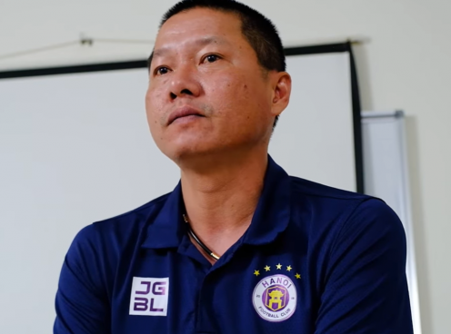 HLV Chu Đình Nghiêm rơm rớm nước mắt trong ngày chia tay CLB Hà Nội