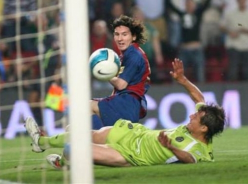 Video bóng đá: Messi tái hiện siêu phẩm của Maradona vào lưới Getafe 7 năm trước
