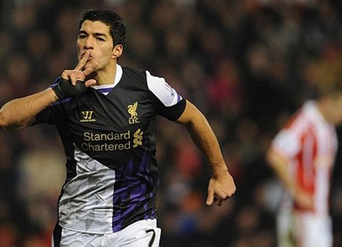 Suarez lập cú đúp, Liverpool nghẹt thở vào tốp 4