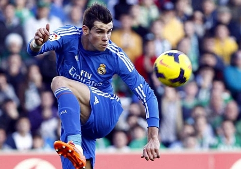 Video bóng đá: Bale diễn tuyệt kĩ roulette của Zidane