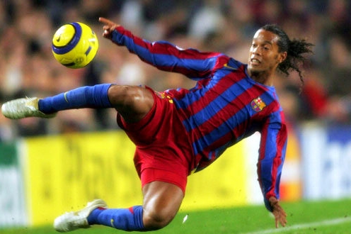 Video bóng đá: Những pha bóng ấn tượng của Ronaldinho năm 2013