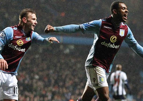 Benteke, Adam Johnson tỏa sáng; Aston Villa, Sunderland chiến thắng