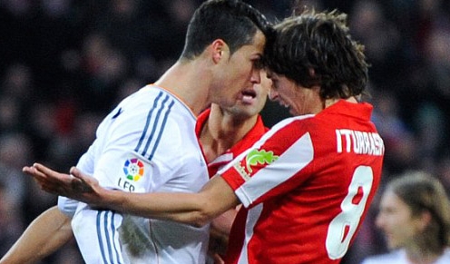 Đánh nguội, ẩu đả với đối phương, C.Ronaldo nhận THẺ ĐỎ