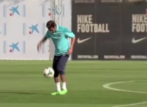 Video bóng đá: Neymar phô diễn kỹ thuật trên sân tập