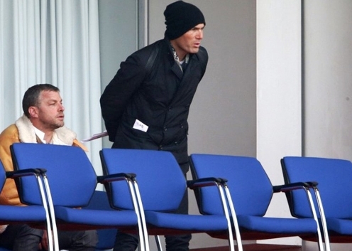Zidane nhấp nhổm xem con trai Enzo thi đấu