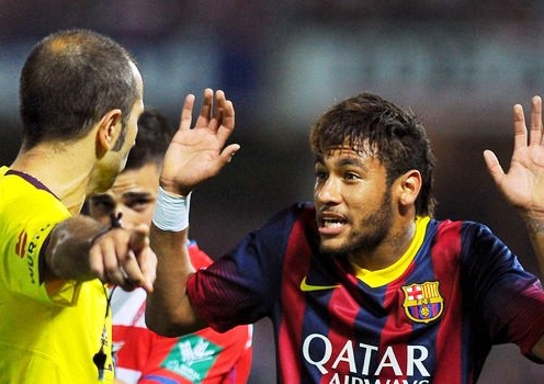 VIDEO Pha đóng kịch 'thảm hại' của Neymar