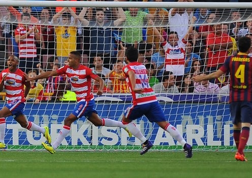 Video bàn thắng: Granada 1-0 Barcelona (VĐQG Tây ban Nha 2013/14)