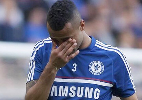 Ashley Cole rơi lệ sau trận đấu cuối cùng tại Stamford Bridge?