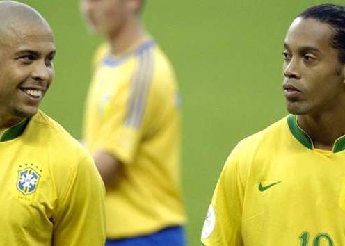 Ronaldo và Ronaldinho: Ai mới là Vua 'Elastico'?