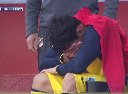 VIDEO: Diego Costa và Arda Turan đã khóc vì chấn thương