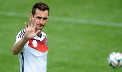 Klose phá tan kỷ lục ghi bàn của ‘vua dội bom’ Gerd Muller