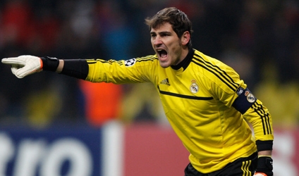 Iker Casillas tiếp tục có cơ hội phá kỷ lục của tiền bối