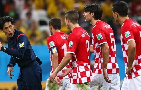 Báo chí Croatia đồng loạt 'mắng nhiếc' trọng tài Nishimura