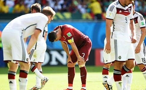 Người Đức tiết lộ cách khoá Ronaldo