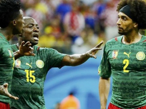 Video: Cầu thủ Cameroon choảng nhau trên sân