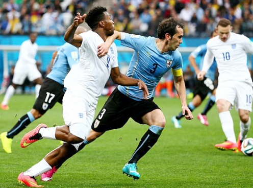 Video World Cup 2014: Uruguay thoát thẻ đỏ của Godin (Uruguay vs Anh)?