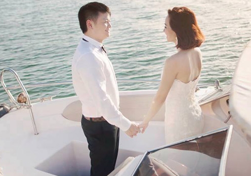 Lộ ảnh cưới lãng mạn của tiền đạo Phạm Văn Quyến