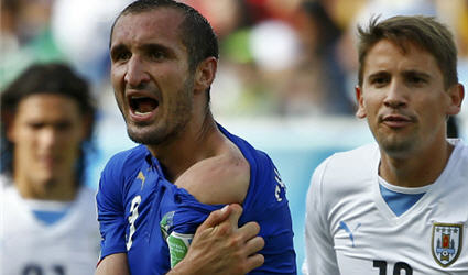 Giorgio Chiellini lên tiếng về án phạt nặng của Suarez