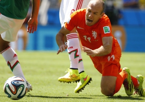 Costa Rica sợ Robben chơi tiểu xảo