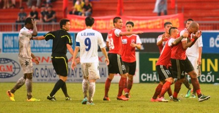SLNA lội ngược dòng đánh bại Đồng Nai trong trận “thủy chiến”