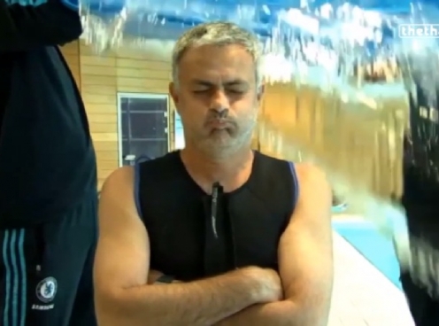 VIDEO: 'Người đặc biệt' Mourinho nhận thử thách dội nước đá