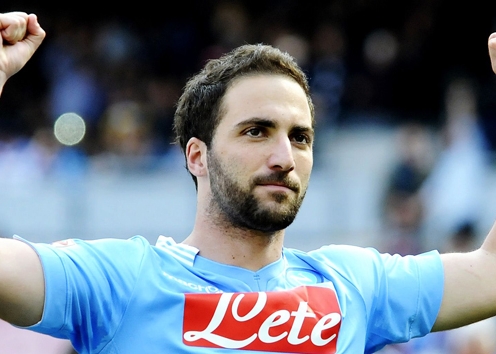 Gonzalo Higuain trước cơ hội chuyển tới Premier League thi đấu