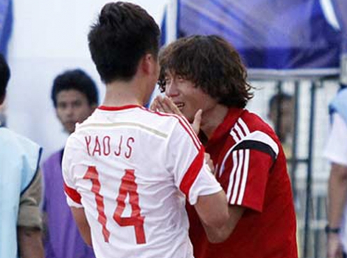 VIDEO: Cầu thủ Trung Quốc khóc nức nở sau trận hòa 'hú vía' với U19 Việt Nam