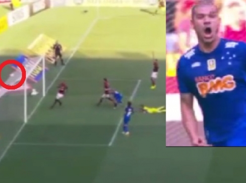 VIDEO: Đá bóng vọt xà, cầu thủ Brazil vẫn ăn mừng như thật